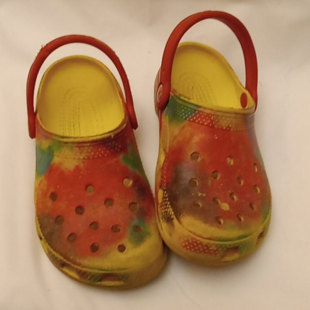 Crocs Girl's Rainbow Swirl Size 12-13 Classic.  COLORFUL